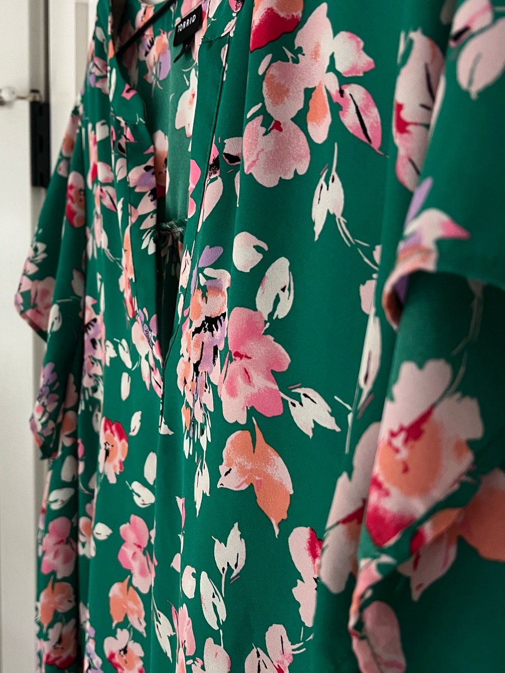Torrid Size 3 Green Garden Floral High Low Blouse Plus Size 22 24 - Picture 2 of 11